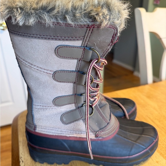 Khombu Women's Black and Brown Winter Boots - Picture 5 of 7